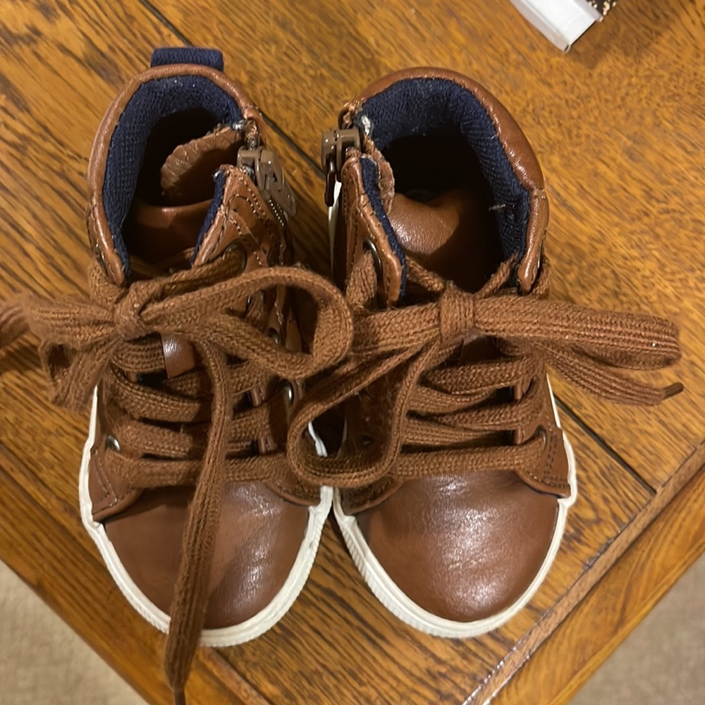 Cat & Jack tan little boy shoes. Size 5. Great condition! - Picture 5 of 9